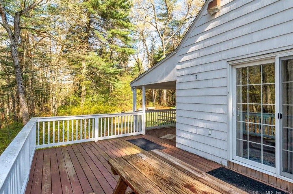 13 Beaverbrook Rd, Simsbury CT  06092-2702 exterior
