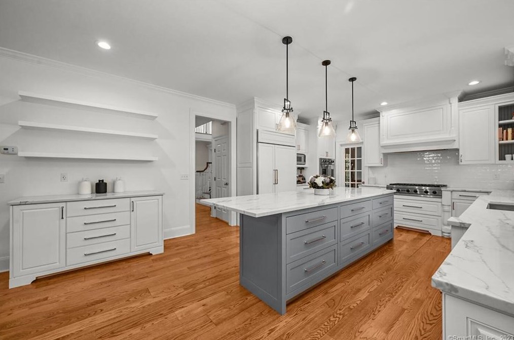 3 Buck Hill Rd, Westport CT  06880-1913 exterior