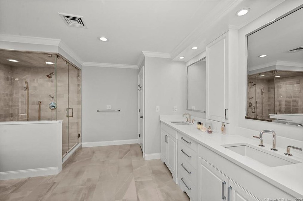 3 Buck Hill Rd, Westport CT  06880-1913 exterior