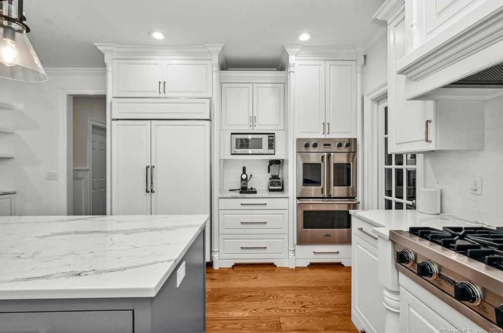 3 Buck Hill Rd, Westport CT  06880-1913 exterior