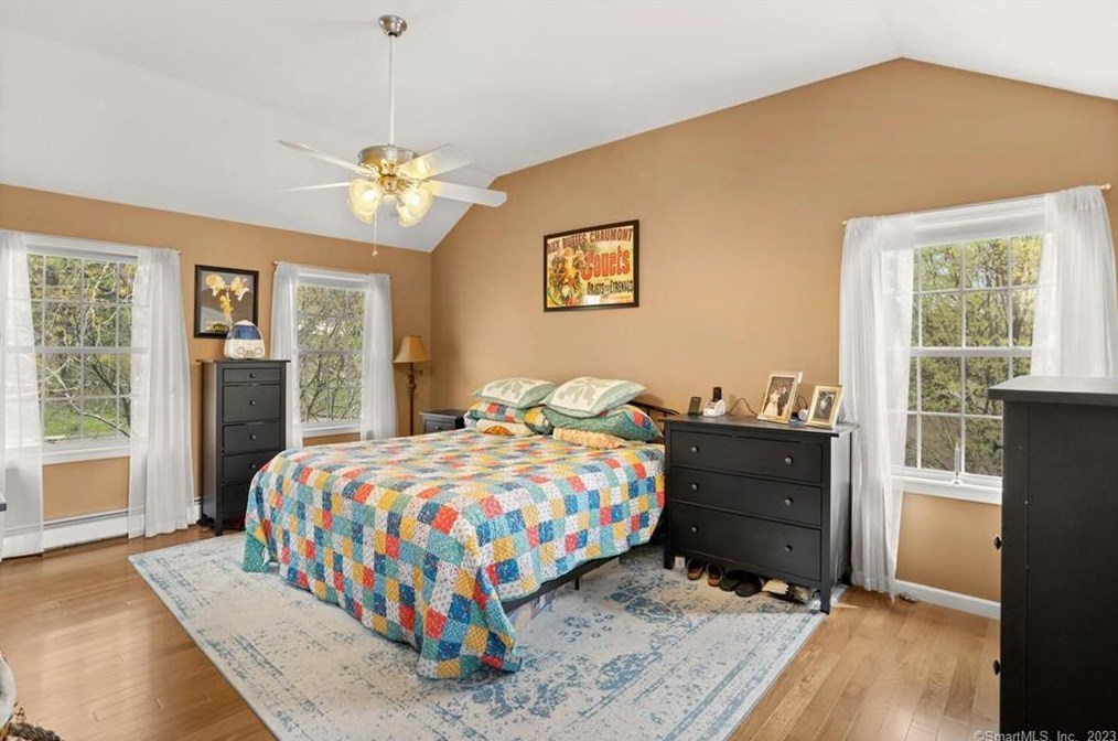 1625 James Farm Rd, Stratford CT  06614-1049 exterior