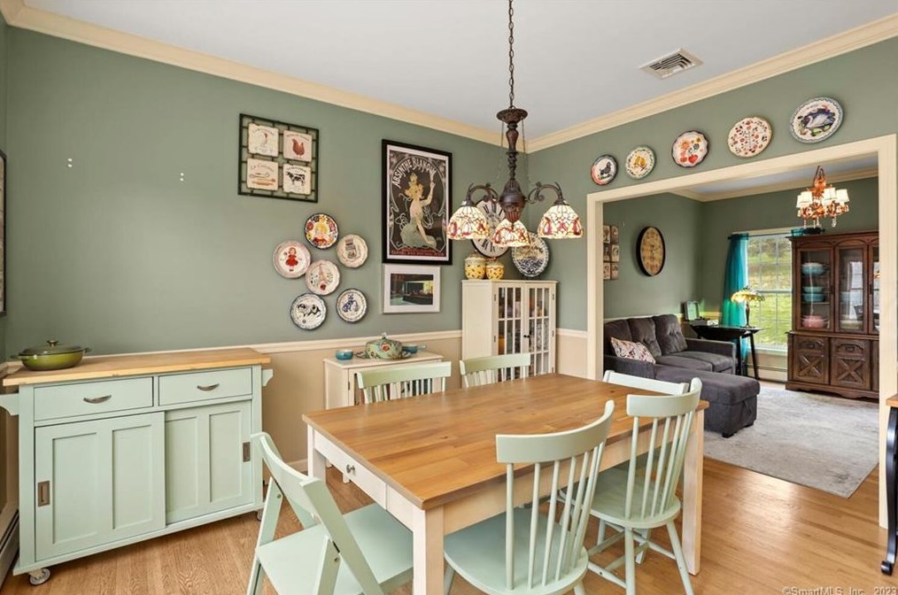 1625 James Farm Rd, Stratford CT  06614-1049 exterior