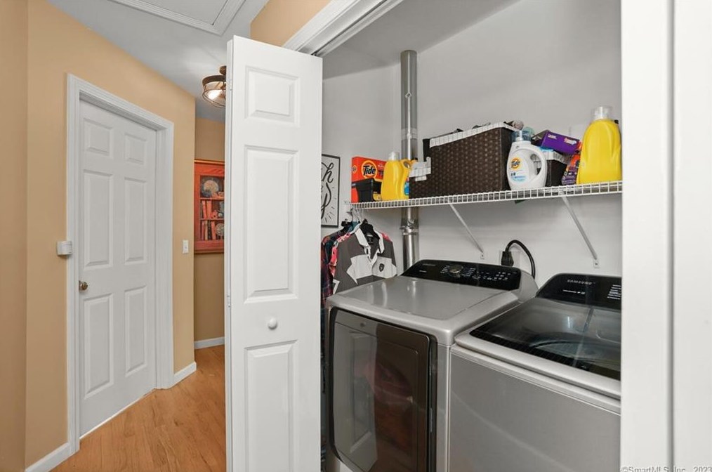 1625 James Farm Rd, Stratford CT  06614-1049 exterior