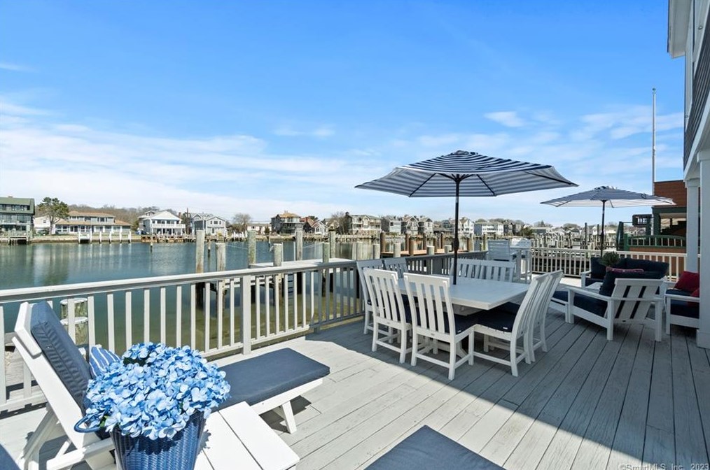 322 W Shore Ave, Groton, CT 06340