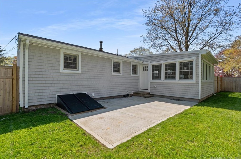 20 Edwards Rd, Fenwick CT  06475-2604 exterior