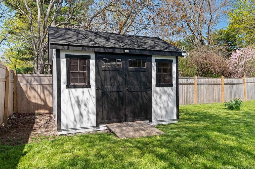20 Edwards Rd, Fenwick CT  06475-2604 exterior