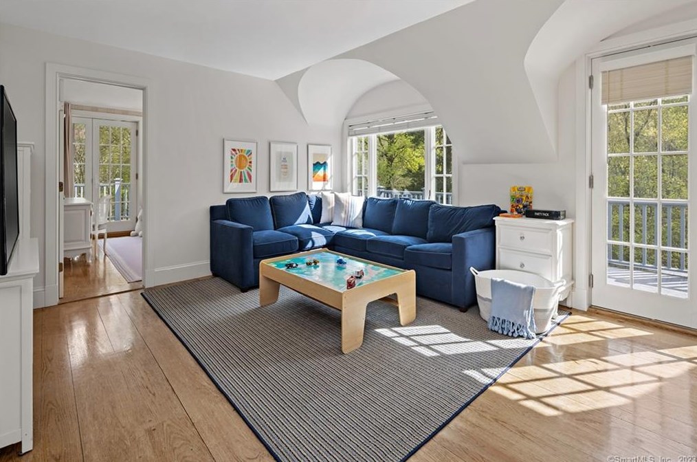 8 Pent Rd, Weston CT  06883-1311 exterior