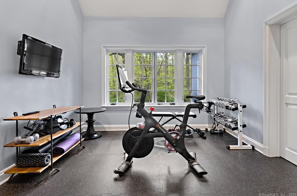 8 Pent Rd, Weston CT  06883-1311 exterior