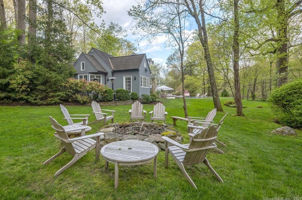 8 Pent Rd, Weston CT  06883-1311 exterior