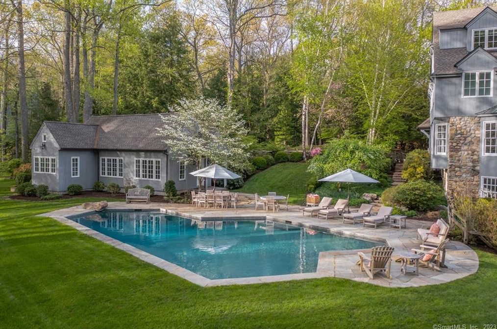 8 Pent Rd, Weston CT  06883-1311 exterior