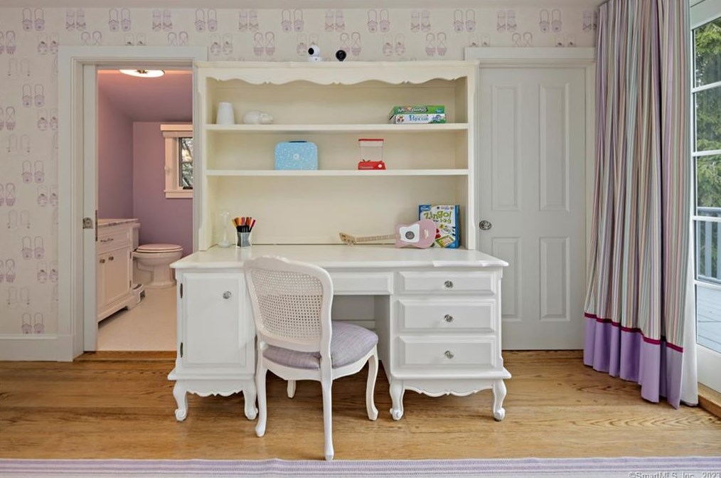 8 Pent Rd, Weston CT  06883-1311 exterior