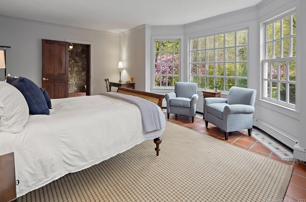 8 Pent Rd, Weston CT  06883-1311 exterior