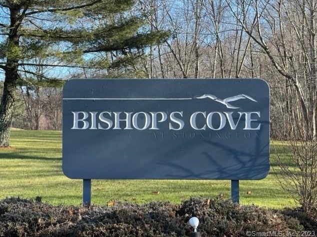 2 Dover Ct, Mystic CT  06355-3110 exterior