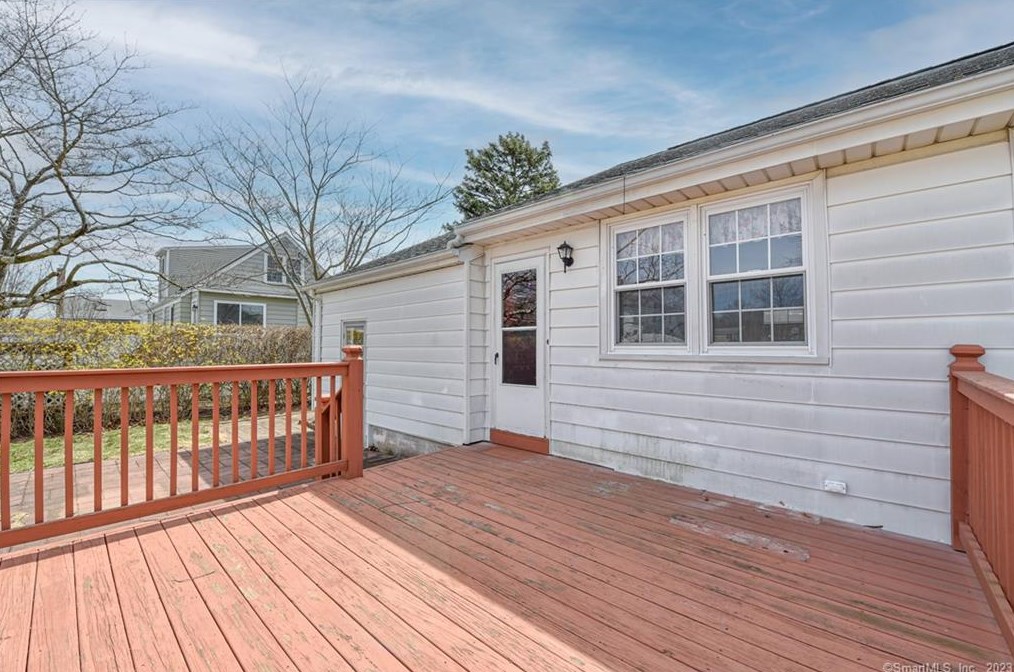 90 Douglas St, Stratford CT  06614-2763 exterior