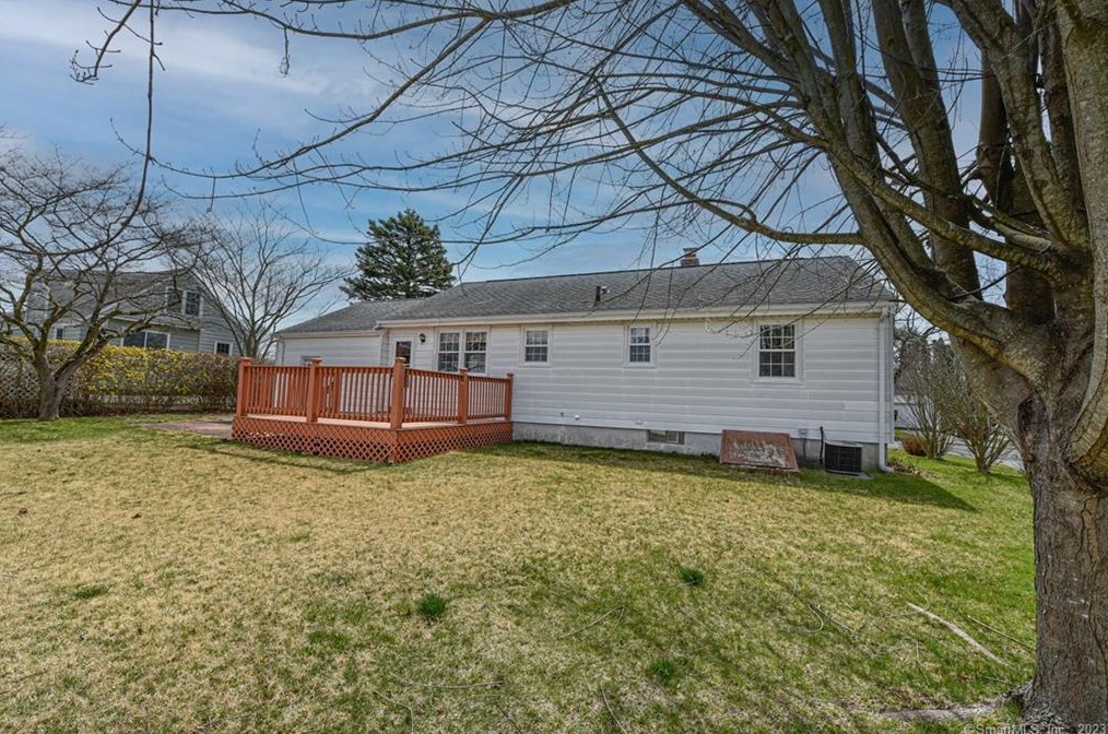 90 Douglas St, Stratford CT  06614-2763 exterior