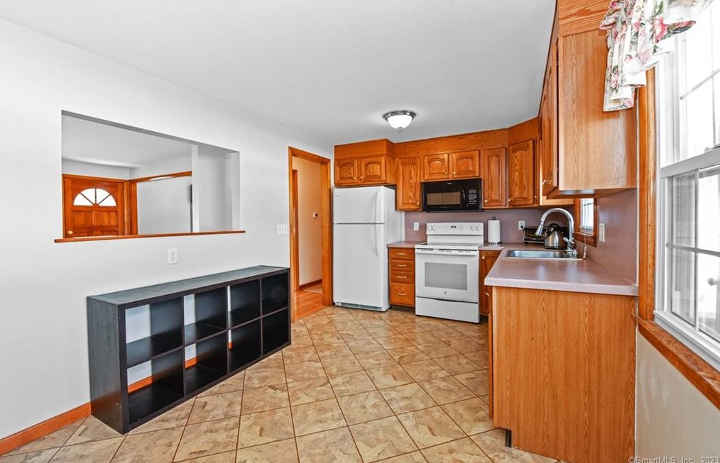 90 Douglas St, Stratford CT  06614-2763 exterior