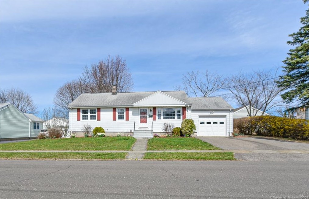 90 Douglas St, Stratford CT  06614-2763 exterior