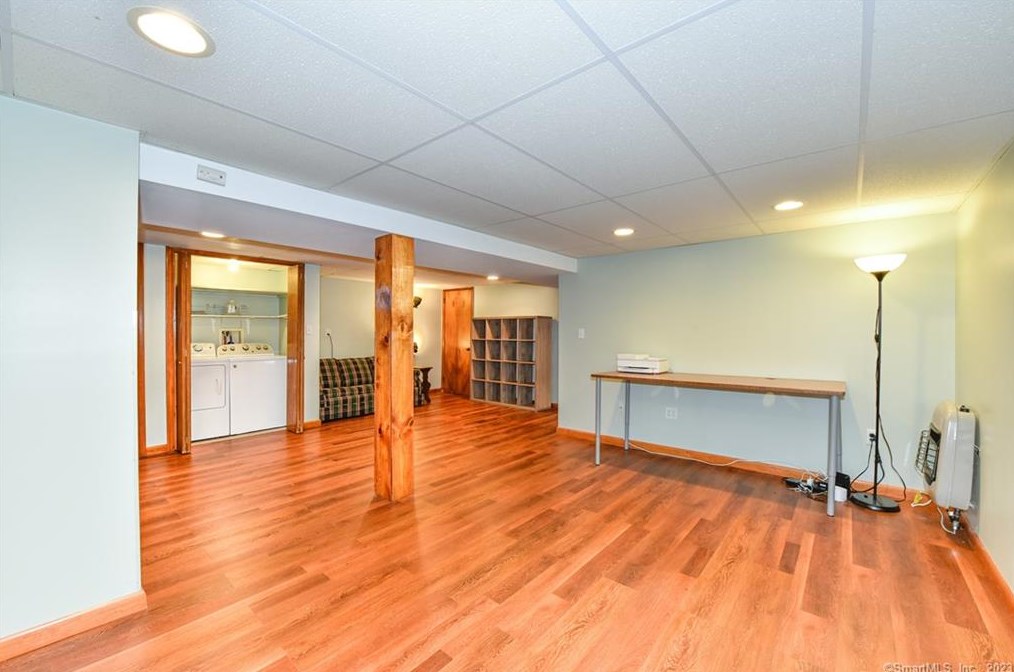 90 Douglas St, Stratford CT  06614-2763 exterior