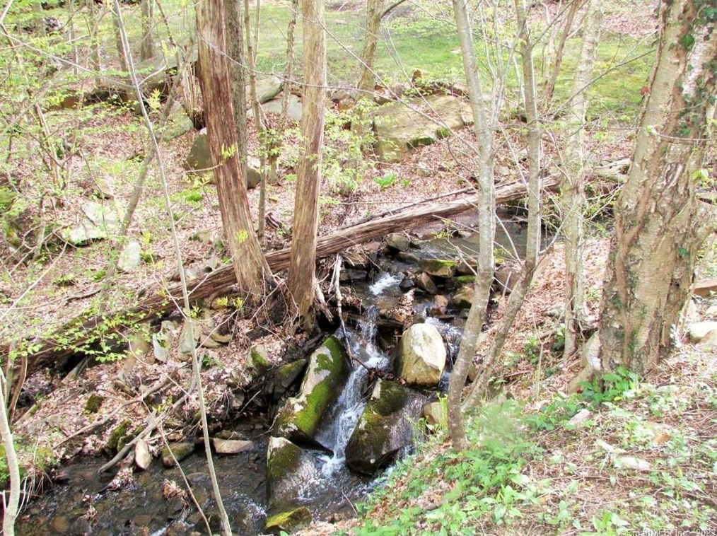 143 Old Kent Rd, Tolland CT  06084-3742 exterior