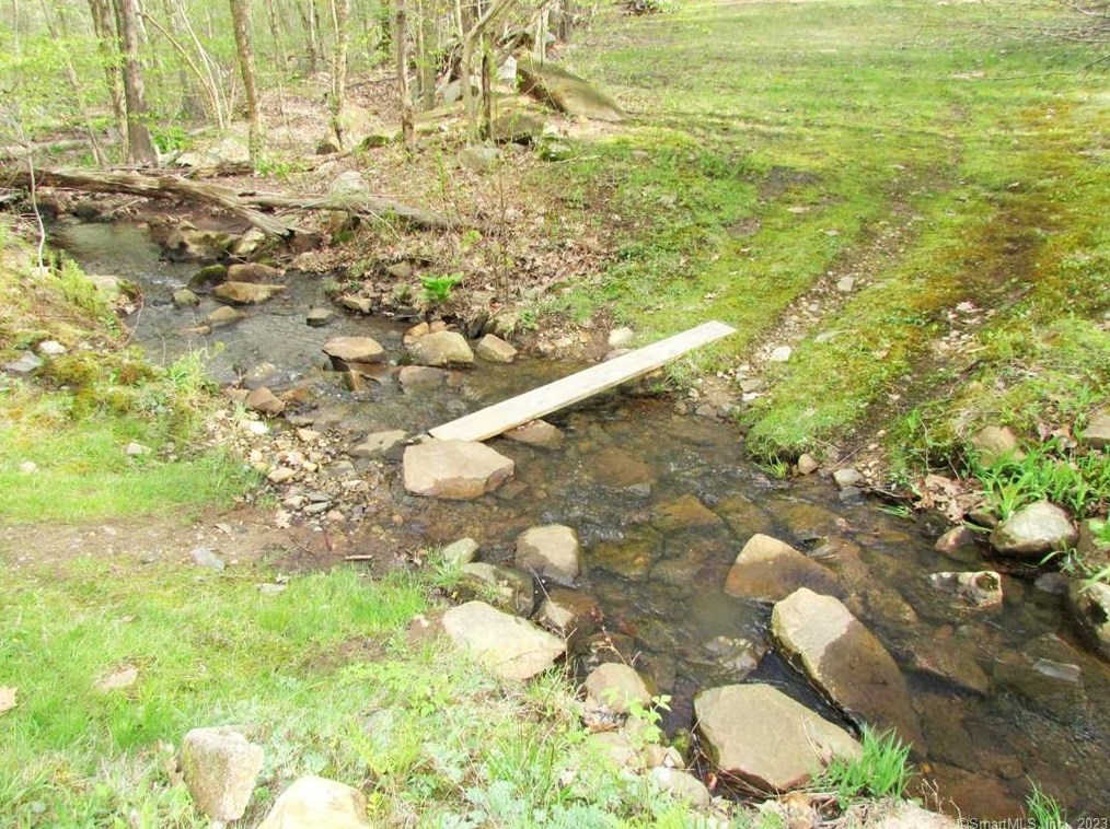 143 Old Kent Rd, Tolland CT  06084-3742 exterior