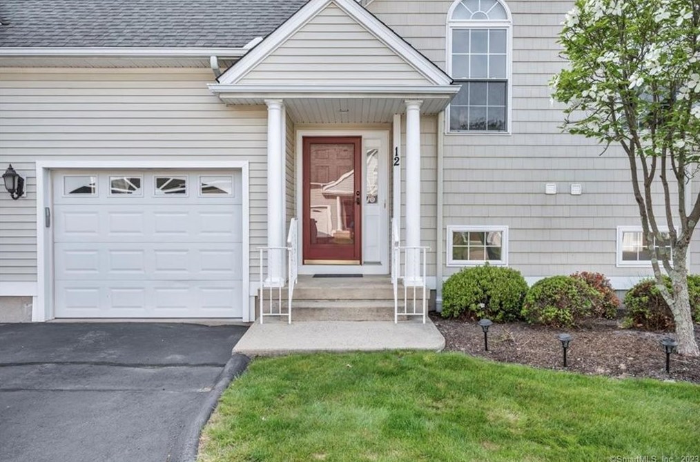 37 Booth Ave, Watertown CT  06779-1273 exterior