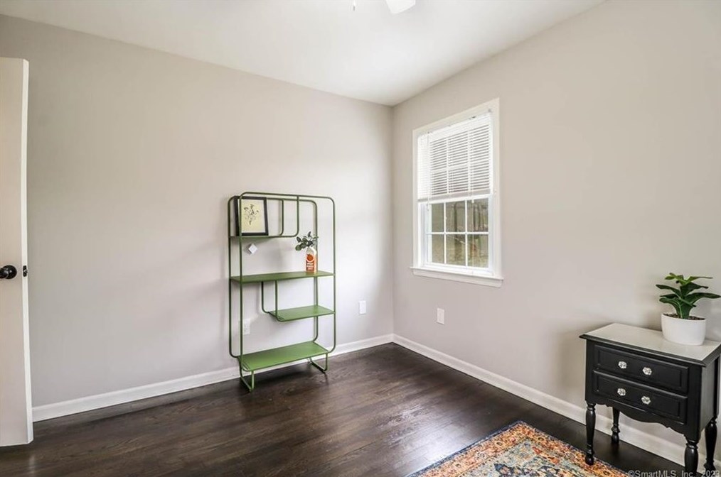 16 Morning Dove Rd, Union City CT  06770-4806 exterior