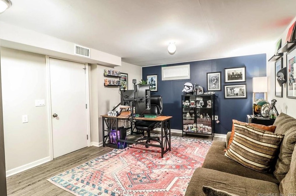 16 Morning Dove Rd, Union City CT  06770-4806 exterior