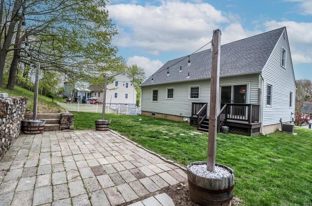 16 Morning Dove Rd, Union City CT  06770-4806 exterior