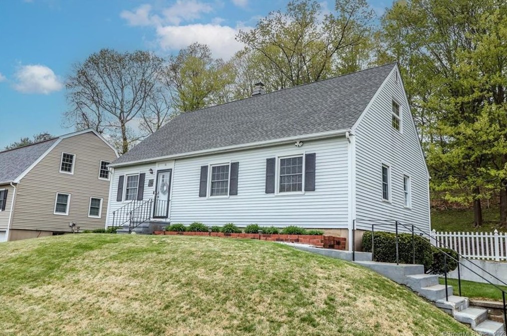 16 Morning Dove Rd, Union City CT  06770-4806 exterior