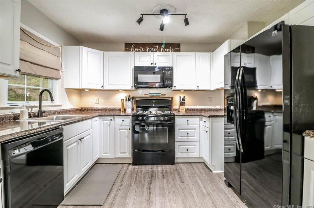 16 Morning Dove Rd, Union City CT  06770-4806 exterior