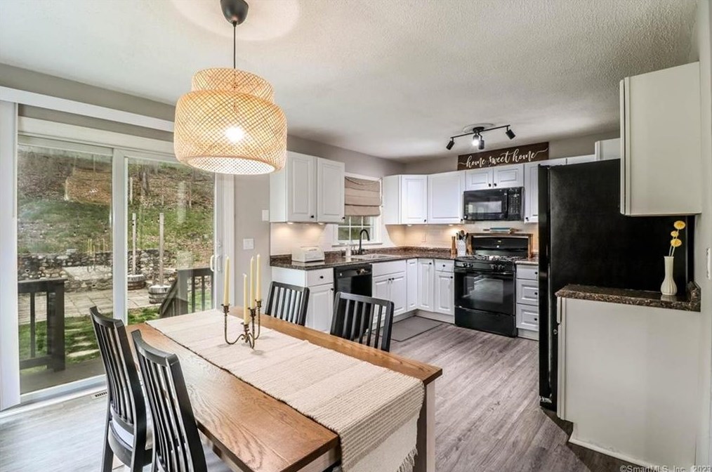 16 Morning Dove Rd, Union City CT  06770-4806 exterior