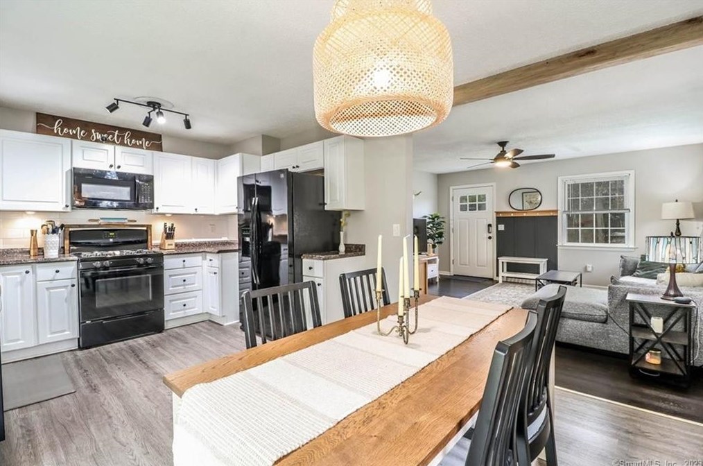 16 Morning Dove Rd, Union City CT  06770-4806 exterior