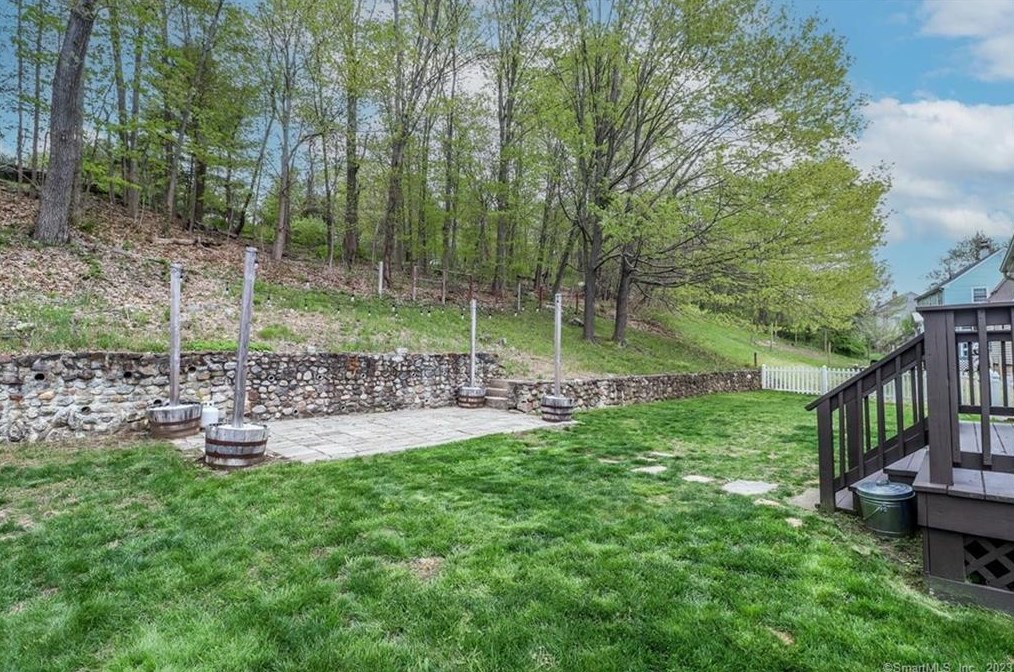 16 Morning Dove Rd, Union City CT  06770-4806 exterior