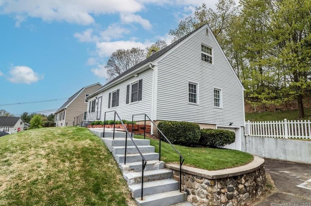 16 Morning Dove Rd, Union City CT  06770-4806 exterior