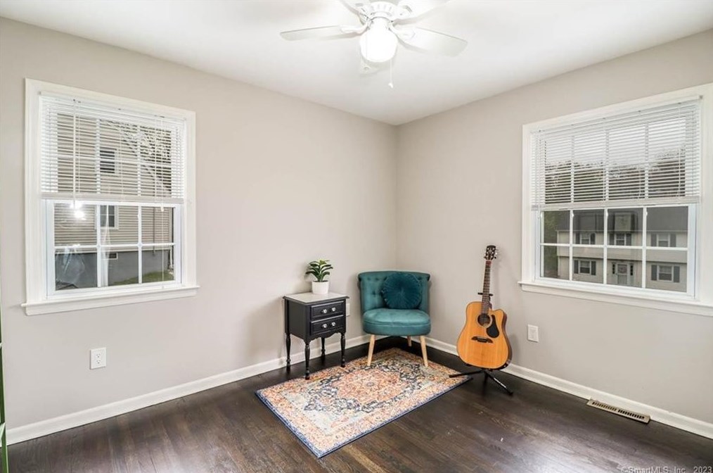 16 Morning Dove Rd, Union City CT  06770-4806 exterior