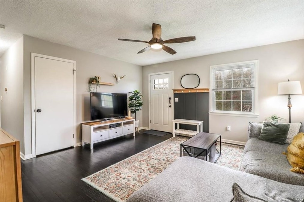 16 Morning Dove Rd, Union City CT  06770-4806 exterior