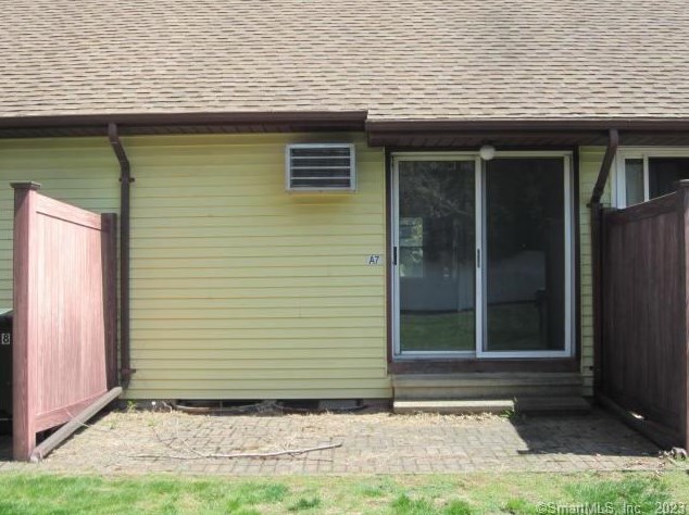 268 Hartford Tpke, Tolland CT  06084-2834 exterior
