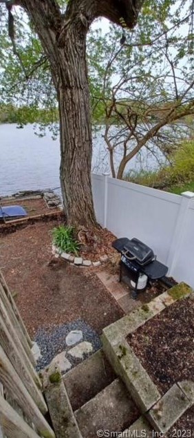 35 Allings Crossing Rd, New Haven CT  06516-7501 exterior