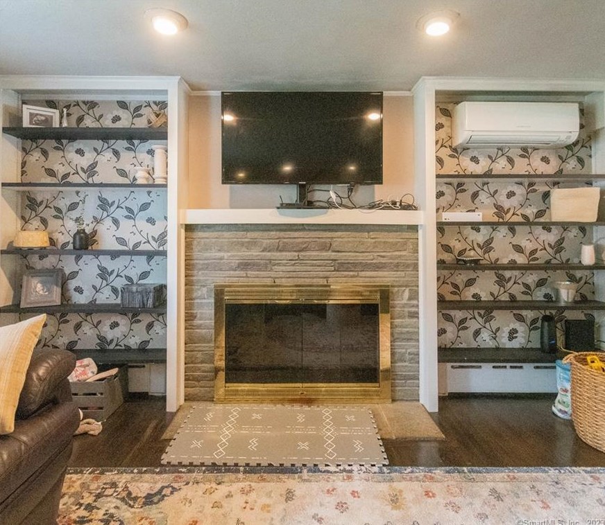 8 Old Orchard Ln, Northville CT  06776-2313 exterior