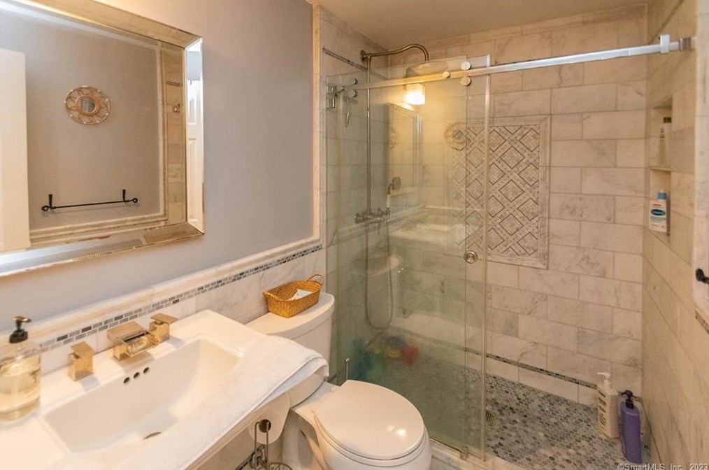 8 Old Orchard Ln, Northville CT  06776-2313 exterior