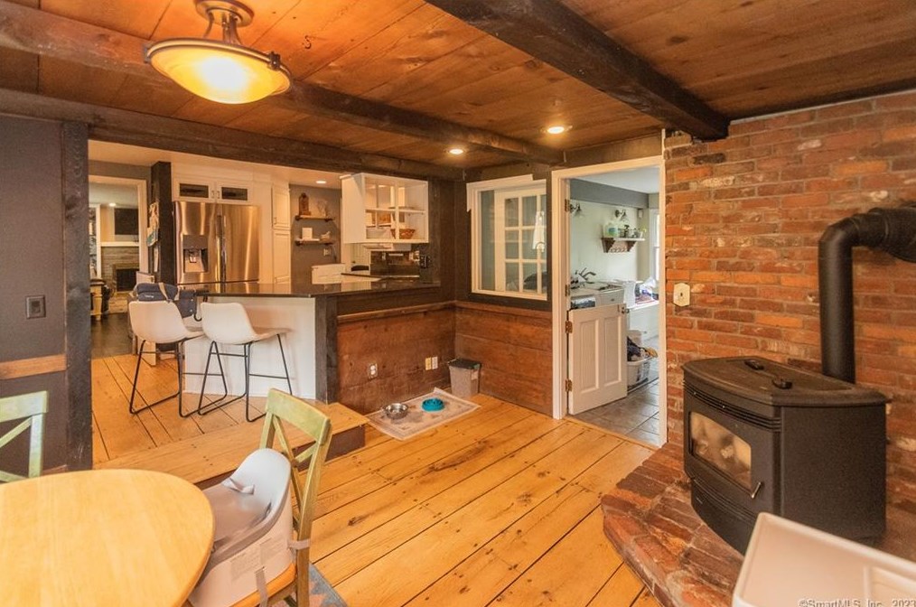 8 Old Orchard Ln, Northville CT  06776-2313 exterior