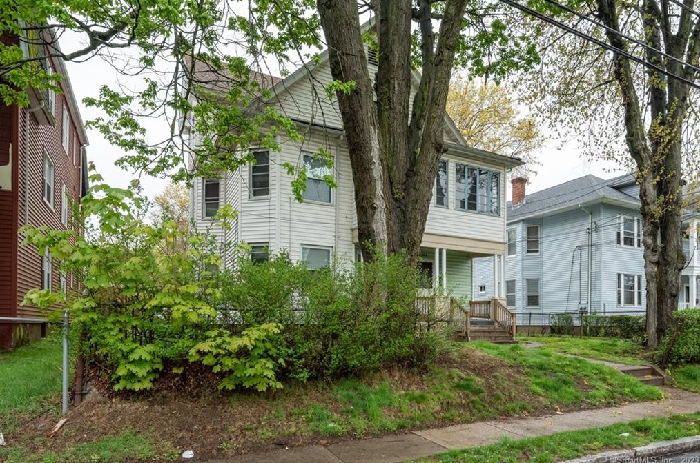 301 Enfield St, Hartford CT  06112-2015 exterior