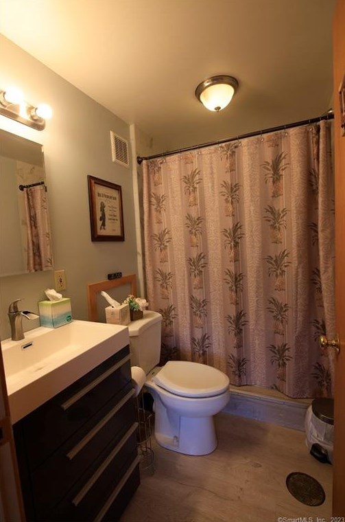 69 Lynn Rd, Ivoryton CT  06442-1138 exterior