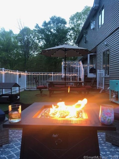 69 Lynn Rd, Ivoryton CT  06442-1138 exterior