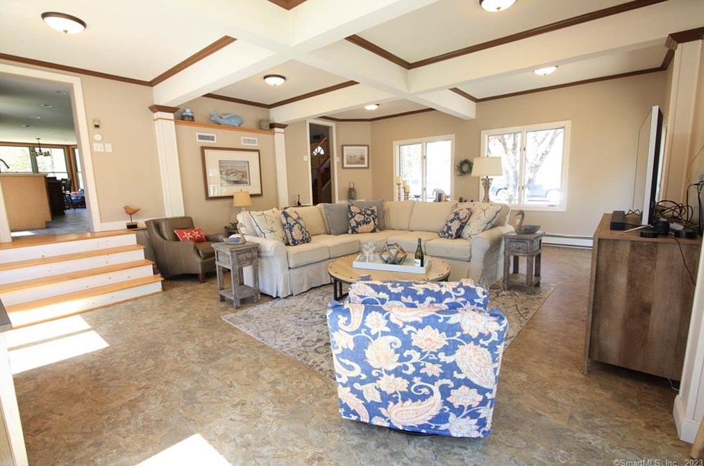 69 Lynn Rd, Ivoryton CT  06442-1138 exterior