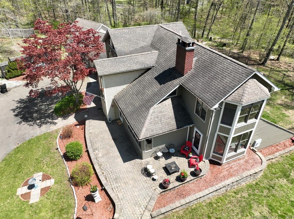 69 Lynn Rd, Ivoryton CT  06442-1138 exterior