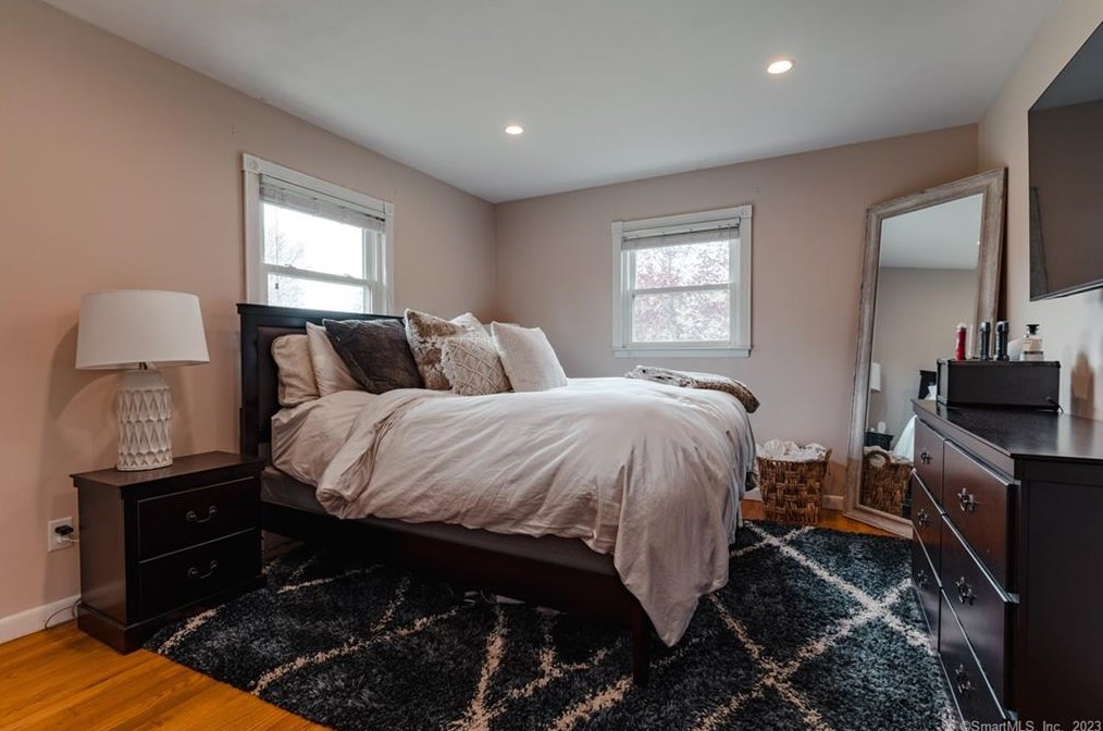 16 Paugussett Rd, Sandy Hook CT  06482-1557 exterior