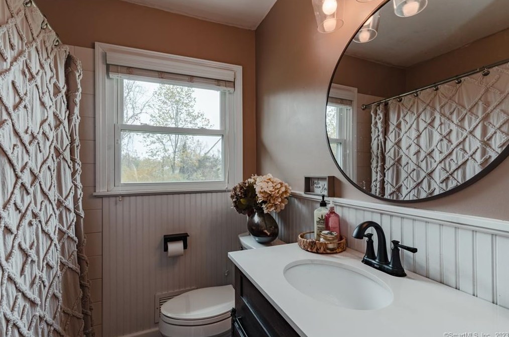 16 Paugussett Rd, Sandy Hook CT  06482-1557 exterior