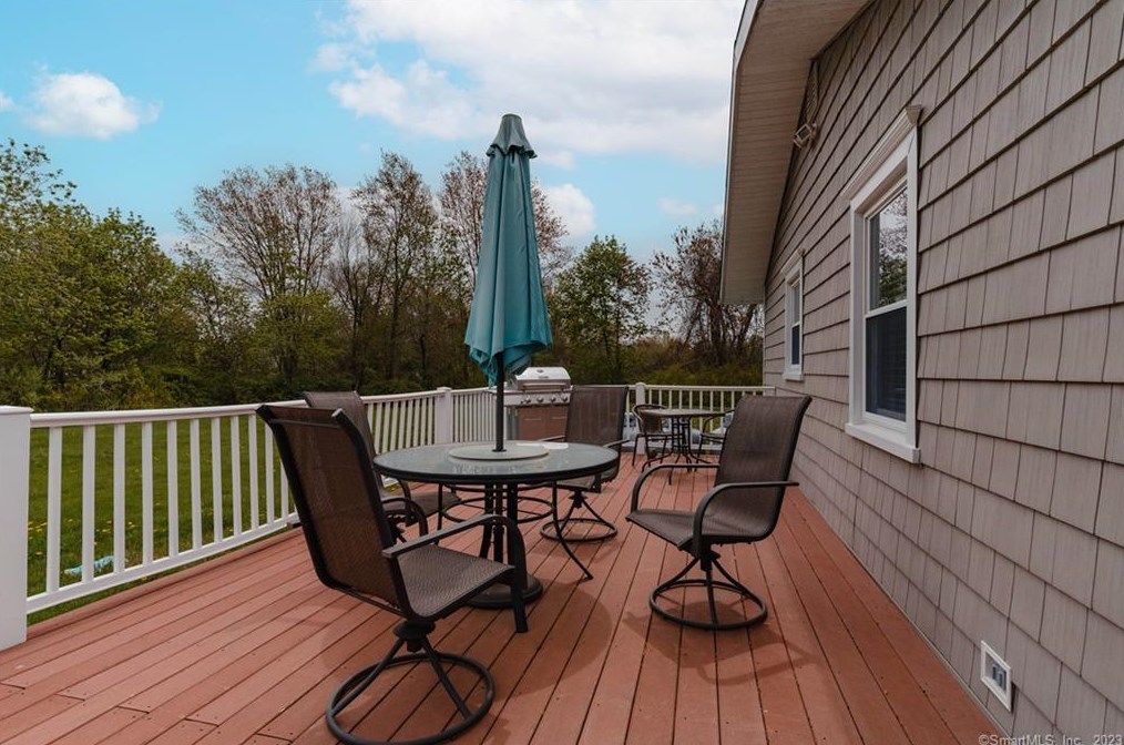 16 Paugussett Rd, Sandy Hook CT  06482-1557 exterior