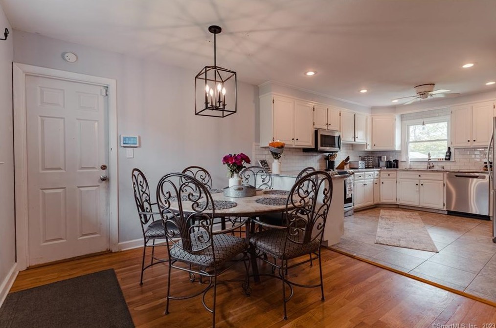 16 Paugussett Rd, Sandy Hook CT  06482-1557 exterior